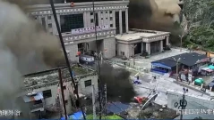 Гигантска кална вълна помете населени места в Непал и Китай (ВИДЕО)