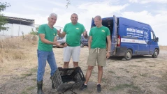 Зарибиха с малки шарани езерото "Мандра"