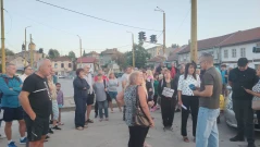 Вандализъм, отпадъци и заплахи: 22-ма души в една къща тероризират два квартала на Габрово