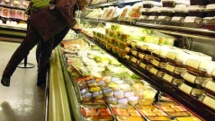 Евростат: Българите харчат най‑много за храна в ЕС