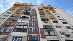 Пиян баща провеси 3-годишното си дете от 9-ия етаж на блок във Враца