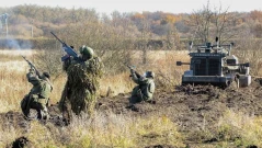 Ким Чен Ун ускорява военната модернизация: Северна Корея залага на ИИ, дронове и автоматизирана артилерия