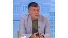 Слави Трифонов ме изпревари с бутането на плочата в памет на Калушев, заяви Страхил Ангелов