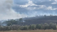 Евакуираха десетки заради пожар край село Михилци, армията прати хеликоптери