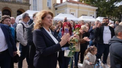 Самочувствието ми идва от опита и от българите зад мен, заяви Йотова в Ямбол