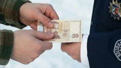 Мъж с основно образование предложи рушвет на полицай за пътно нарушение