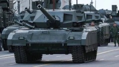 Дронове и нови боеприпаси: Русия модернизира танка Т-14 „Армата“ след уроците от войната в Украйна