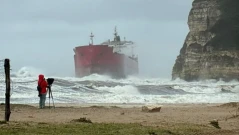 Ударен от Украйна танкер заседна в Черно море