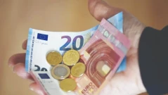 Стопират вдигането на заплати във фирмите