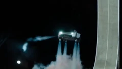 Tesla представи спортен автомобил Roadster, способен да прескача препятствия (ВИДЕО)